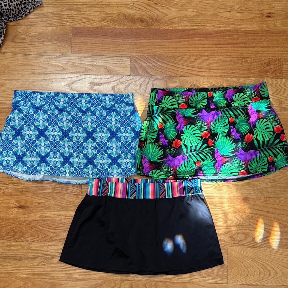 VENUS Blue Geometric and Tropical Print Swim Skirt bundle size 14